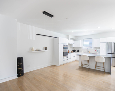 8127 Floral Avenue - Photo Thumbnail 10