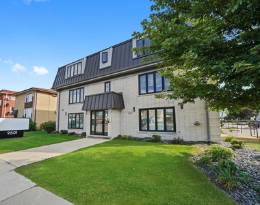 6837 W 95th Street - Photo Thumbnail 1