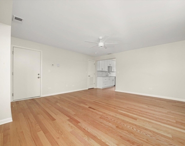 6837 W 95th Street - Photo Thumbnail 4