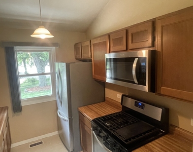 1712 Rutgers Court - Photo Thumbnail 5