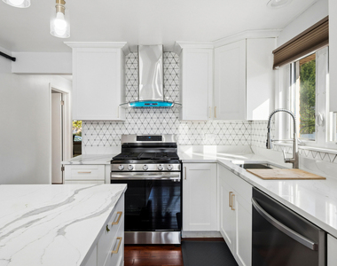 11246 S Whipple Street - Photo Thumbnail 17