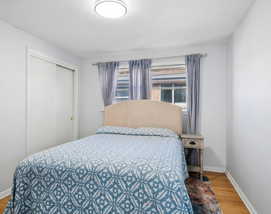 11246 S Whipple Street - Photo Thumbnail 4