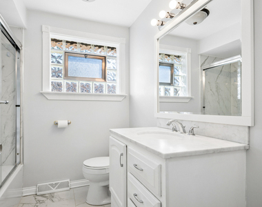11246 S Whipple Street - Photo Thumbnail 3
