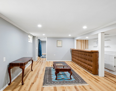 11246 S Whipple Street - Photo Thumbnail 7