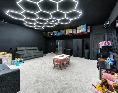155 Honey Oak Lane - Photo Thumbnail 10