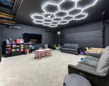 155 Honey Oak Lane - Photo Thumbnail 8