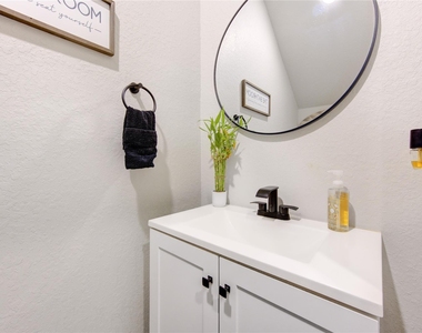 155 Honey Oak Lane - Photo Thumbnail 12