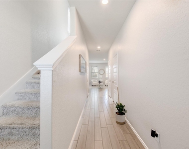 155 Honey Oak Lane - Photo Thumbnail 7