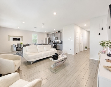 155 Honey Oak Lane - Photo Thumbnail 29