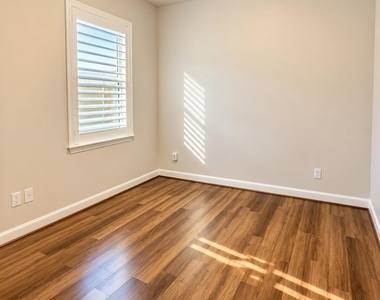 7823 Laurel Elm Court - Photo Thumbnail 19