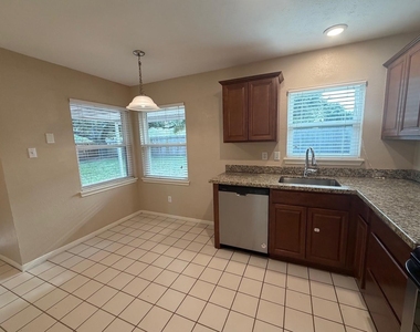 10103 Ash Fork Drive - Photo Thumbnail 8
