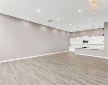 712 Parker Street - Photo Thumbnail 5