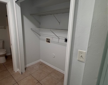 930 Se 13th Terrace - Photo Thumbnail 7