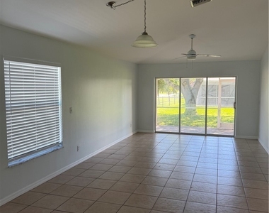 930 Se 13th Terrace - Photo Thumbnail 3