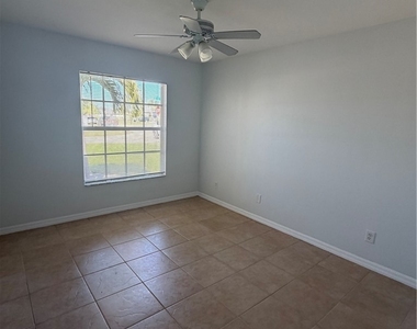 930 Se 13th Terrace - Photo Thumbnail 6