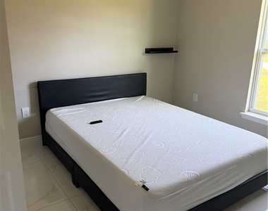760 Genoa Avenue S - Photo Thumbnail 10