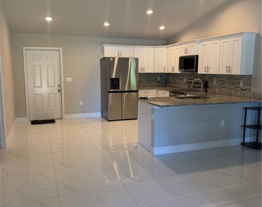 760 Genoa Avenue S - Photo Thumbnail 5