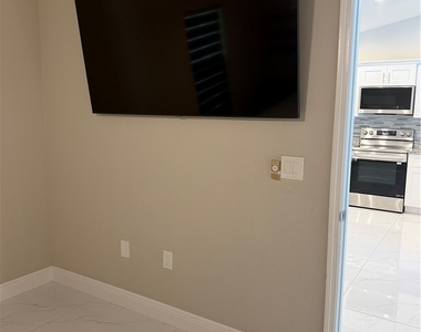 760 Genoa Avenue S - Photo Thumbnail 8