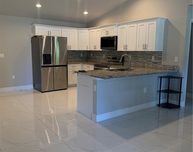 760 Genoa Avenue S - Photo Thumbnail 6