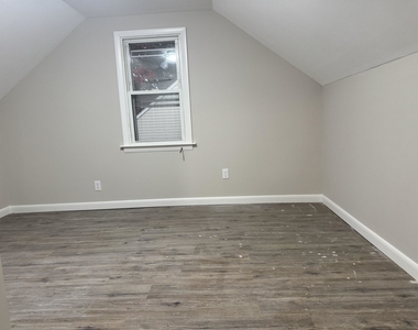 361 Elgin - Photo Thumbnail 10