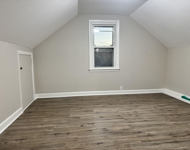 361 Elgin - Photo Thumbnail 14