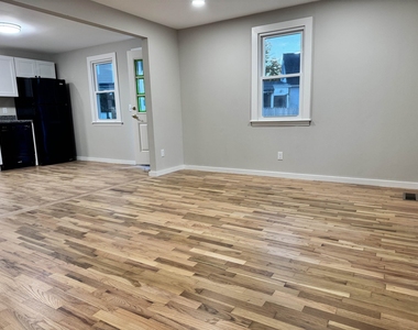 361 Elgin - Photo Thumbnail 4