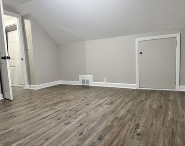 361 Elgin - Photo Thumbnail 16