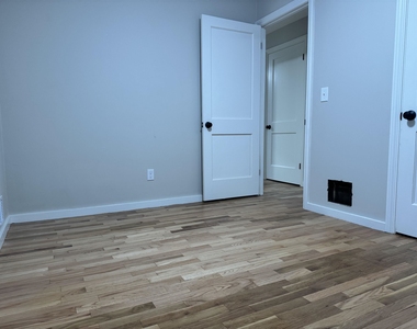 361 Elgin - Photo Thumbnail 7