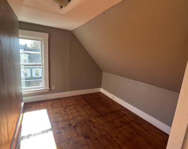 354 Spruce - Photo Thumbnail 12