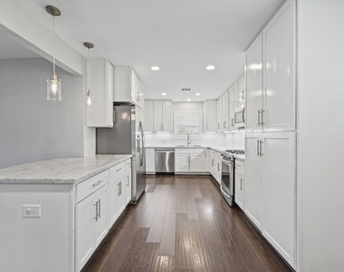 1318 Spillers Lane - Photo Thumbnail 15