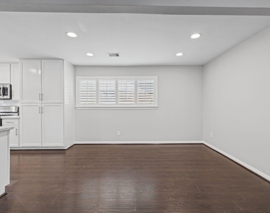 1318 Spillers Lane - Photo Thumbnail 12