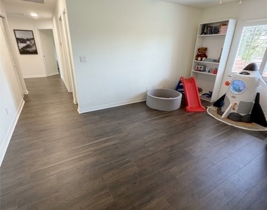 9239 Scarlette Oak Avenue - Photo Thumbnail 14