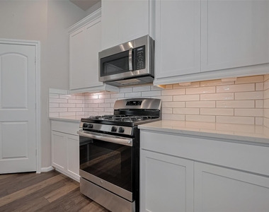 363 Biltmore Loop - Photo Thumbnail 19