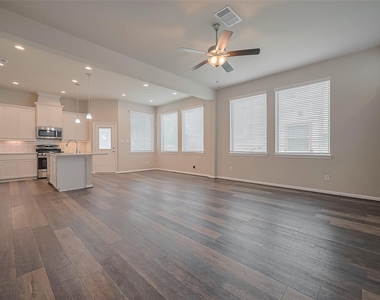 363 Biltmore Loop - Photo Thumbnail 8
