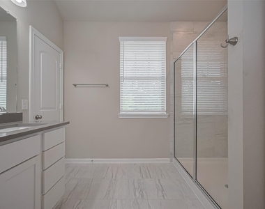 363 Biltmore Loop - Photo Thumbnail 36