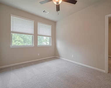 363 Biltmore Loop - Photo Thumbnail 40