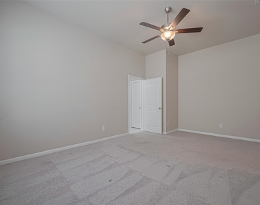 363 Biltmore Loop - Photo Thumbnail 32