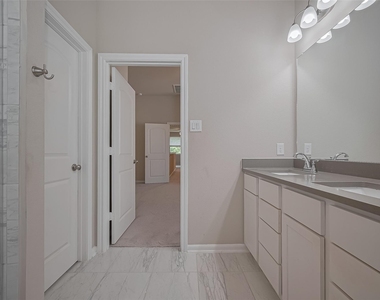 363 Biltmore Loop - Photo Thumbnail 34
