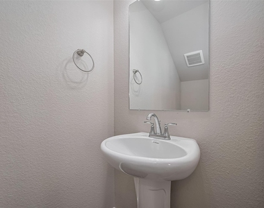 363 Biltmore Loop - Photo Thumbnail 21