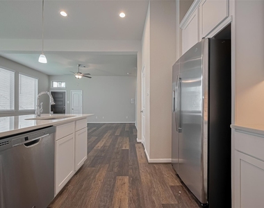 363 Biltmore Loop - Photo Thumbnail 17