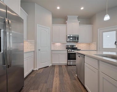 363 Biltmore Loop - Photo Thumbnail 12