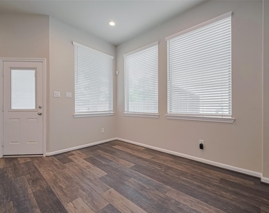 363 Biltmore Loop - Photo Thumbnail 18