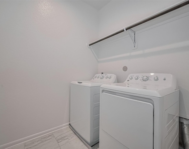 363 Biltmore Loop - Photo Thumbnail 30