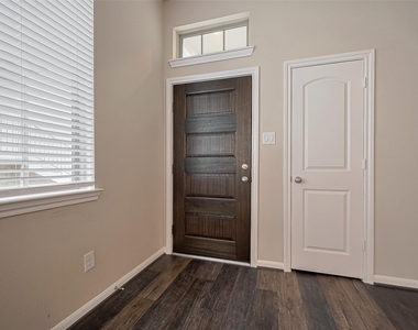 363 Biltmore Loop - Photo Thumbnail 4
