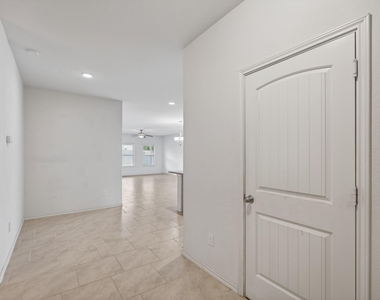 138 Meadow Grove Drive - Photo Thumbnail 8