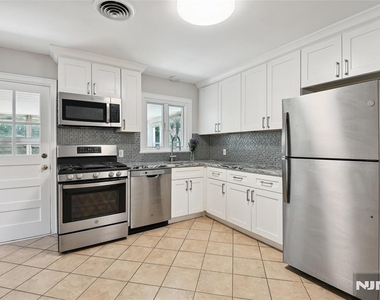 990 Washington - Photo Thumbnail 4
