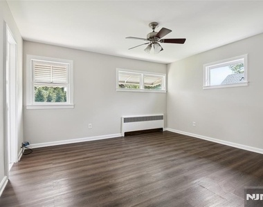 990 Washington - Photo Thumbnail 11
