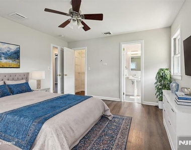 990 Washington - Photo Thumbnail 8