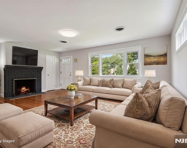 990 Washington - Photo Thumbnail 1