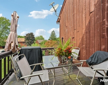 1 Beaver - Photo Thumbnail 27